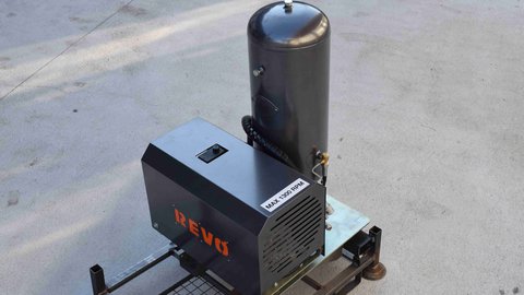 REVO_Compressore_Verticale.JPG